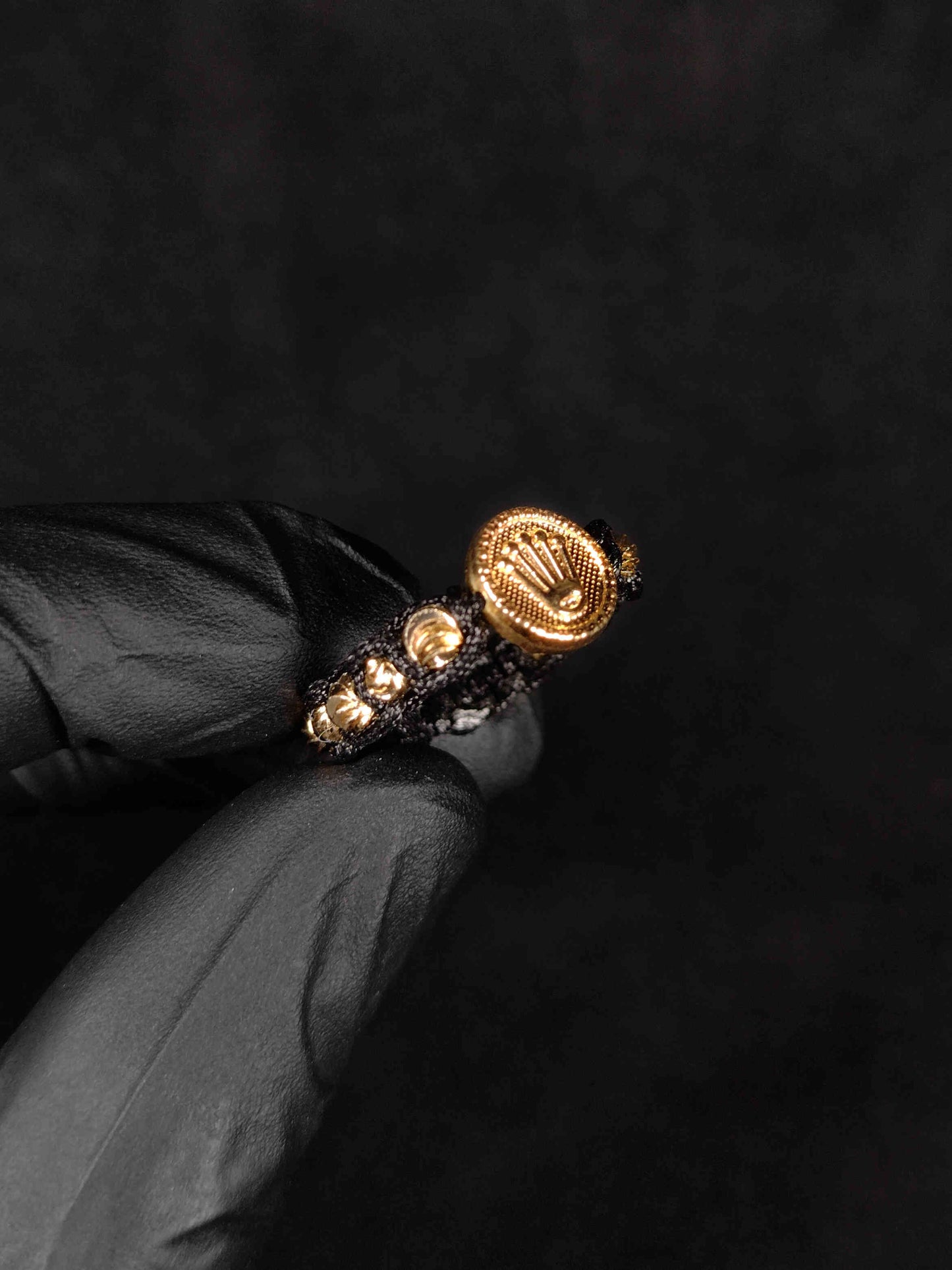 Anillo tejido corona