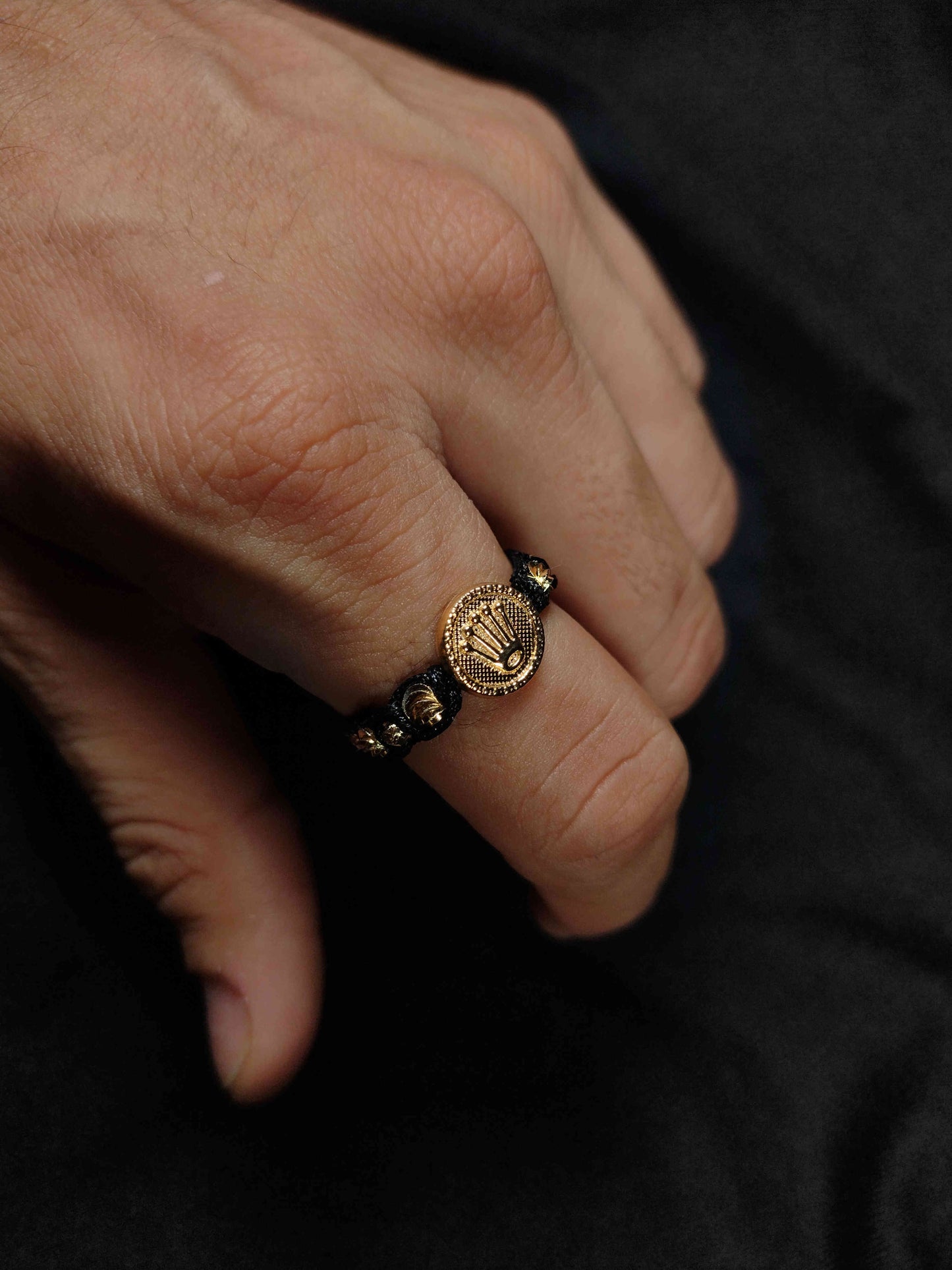 Anillo tejido corona